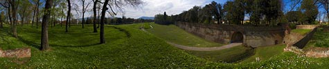 ingresso dalla cortina muraria